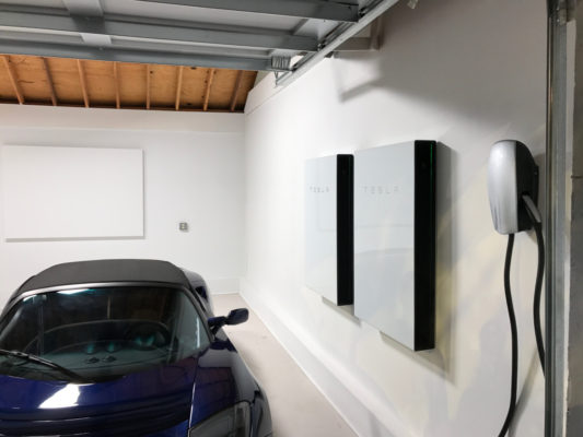 Garaža sa solarnim panelima samo za vašeg ljubimca